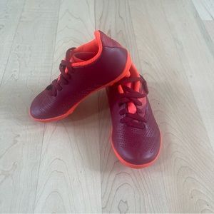 Kipsta girl Soccer Shoes ⚽️ NWOT